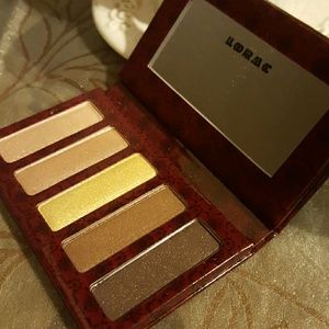 Eye shadow pallet