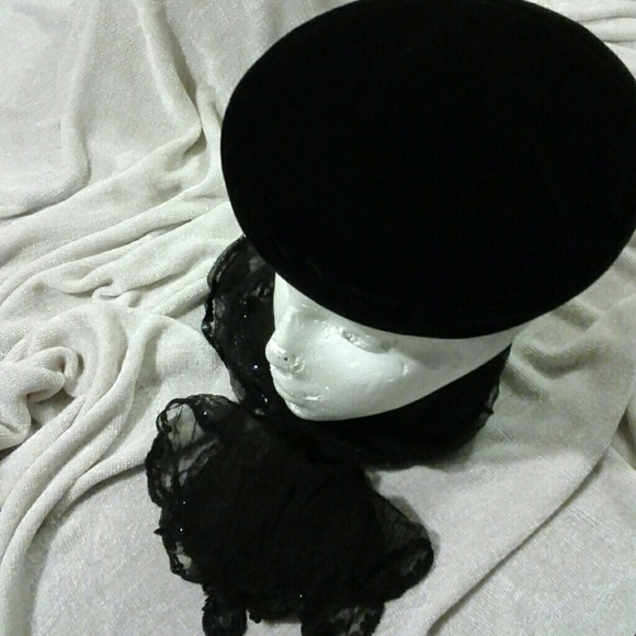 Vintage velvet hat w scarf