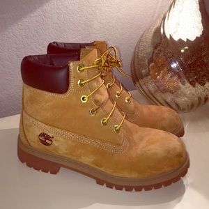 Kids Timberlands size 5.5