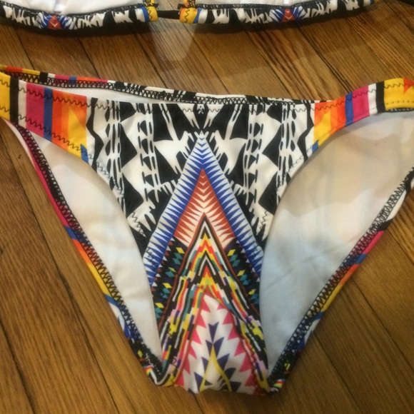 🆕Tribal Triangle Bikini - Picture 4 of 4