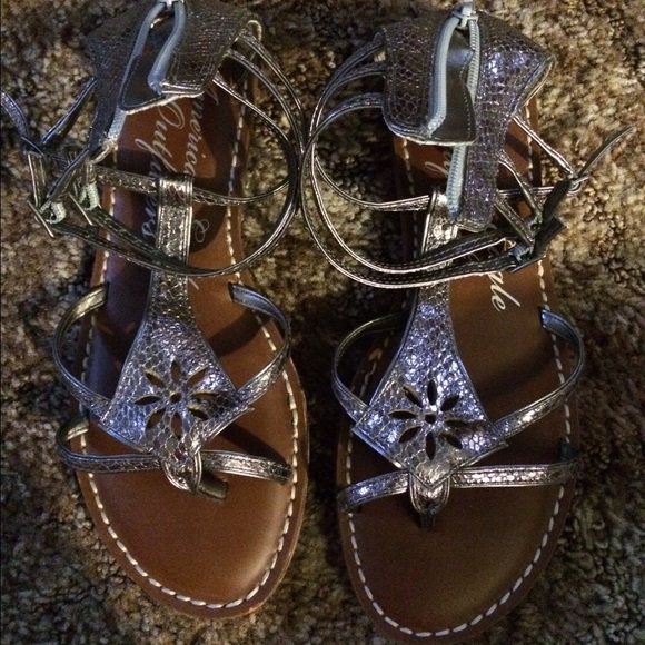 American Eagle Sandals
