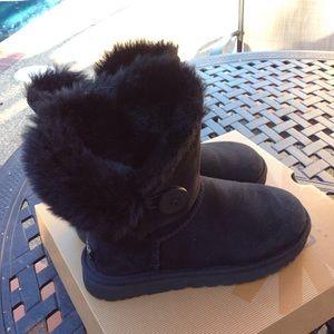 UGG Australia Bailey button