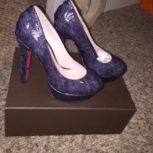 Never worn ! Beautiful marble design