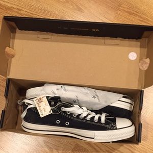 Black men's converse sneakers NWT