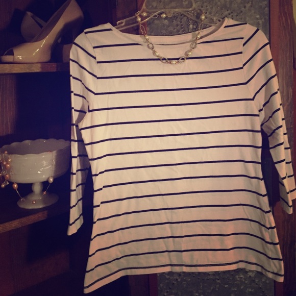 Striped 3/4 sleeve shirt