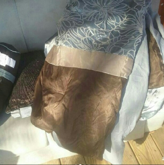 Queen Size Comforter Set - Picture 2 of 4