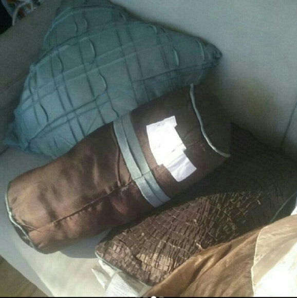 Queen Size Comforter Set - Picture 3 of 4