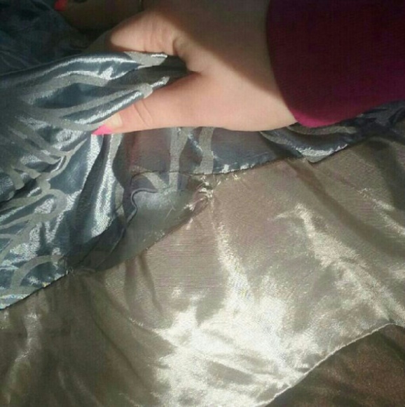 Queen Size Comforter Set - Picture 4 of 4