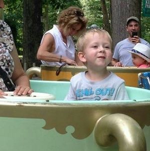 Meet your Posher, Leslie