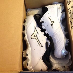 Mizuno white & black softball cleats