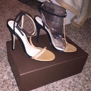 Never worn ! Sexy. Elegant. Simple.