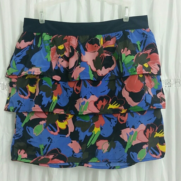 H&M Ruffle Skirt - Picture 2 of 3