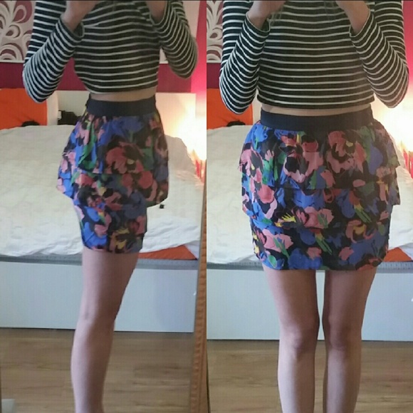 H&M Ruffle Skirt - Picture 3 of 3