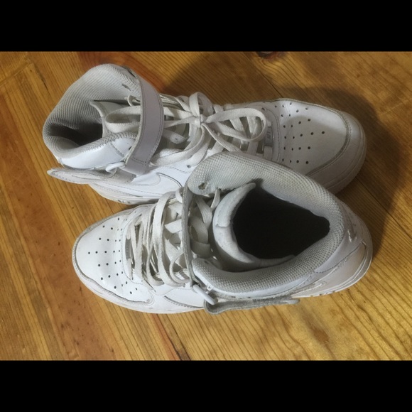 MEN NIKE TENNIS SHOES