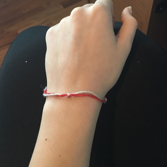 Simple knotted bracelet - Picture 1 of 4