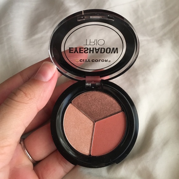 Eyeshadow trio - Picture 2 of 2