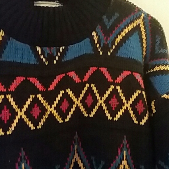 Colorful  Sweater. - Picture 2 of 3