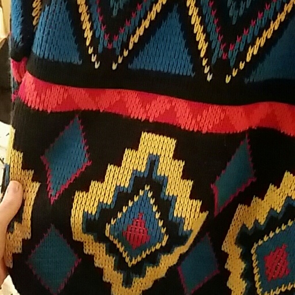 Colorful  Sweater. - Picture 3 of 3