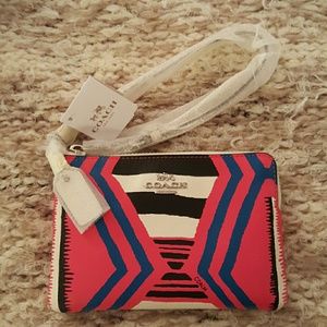 💟 NEW 💟 Coach Wristlet