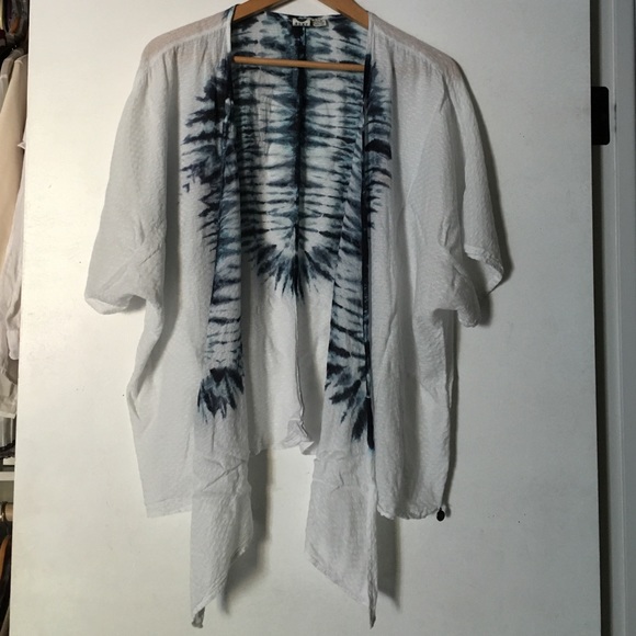 Roxy lightweight coverup - Picture 2 of 4