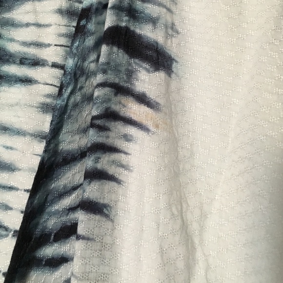 Roxy lightweight coverup - Picture 4 of 4