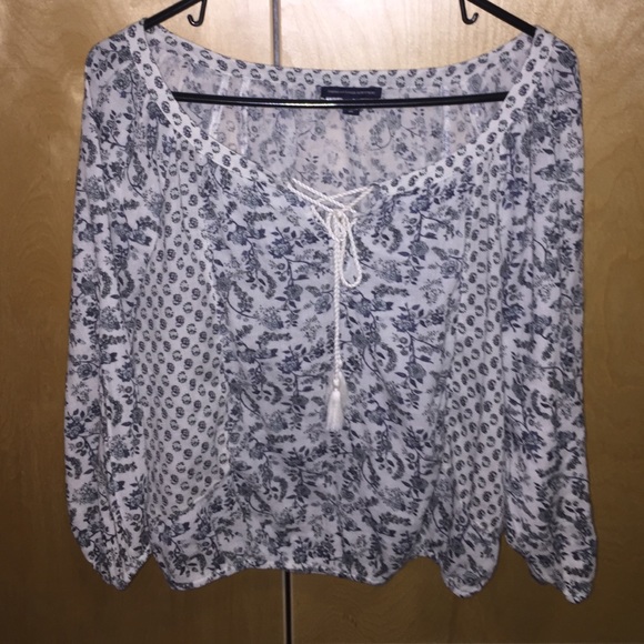 Floral hippie top! With very fun neck corset