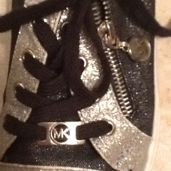 💥💥💥 Michael Kors shoes must go make an offer ✨✨ - Picture 3 of 4