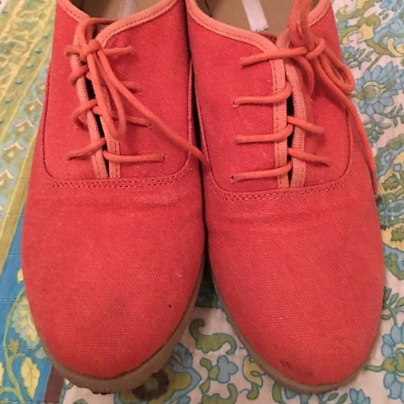 Last Chance 💜 Red Wedges Urban Outfitters - Picture 2 of 4
