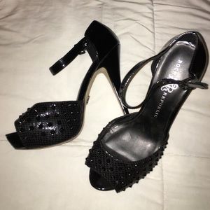 ‼️Black studded heels‼️