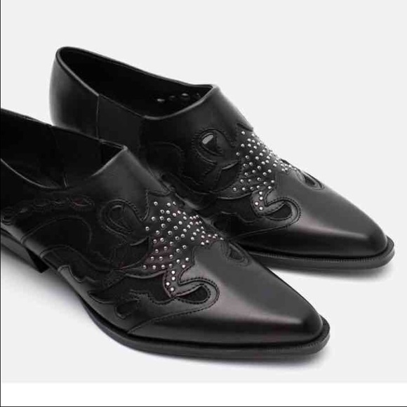 Zara Shoes - Zara flat leather ankle boots