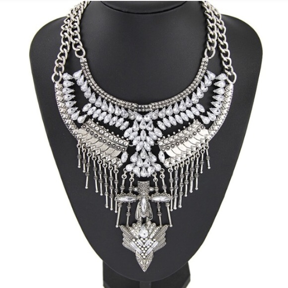 ✨Beyoncé Silver and Crystal Statement Necklace✨ - Picture 3 of 4