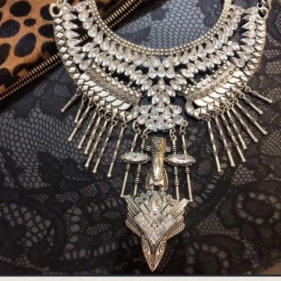 ✨Beyoncé Silver and Crystal Statement Necklace✨ - Picture 4 of 4