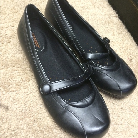Black non slip work shoes