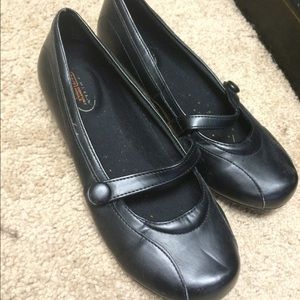 Black non slip work shoes