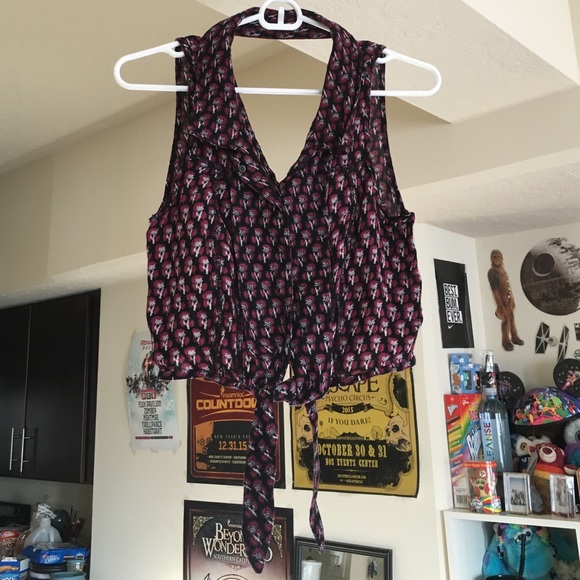 Printed crop top with tie at waist