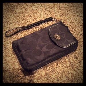 Flash sale❗️🎉NWOT Coach tech wristlet