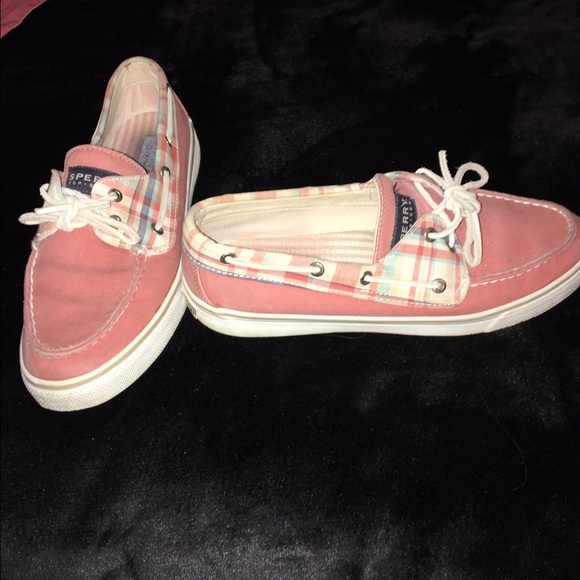 Women's peach/orange colored sperries