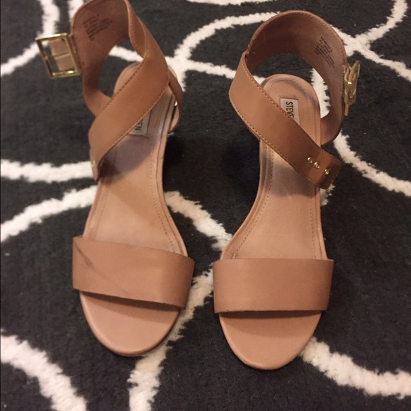 Steve Madden nude wedge sandals