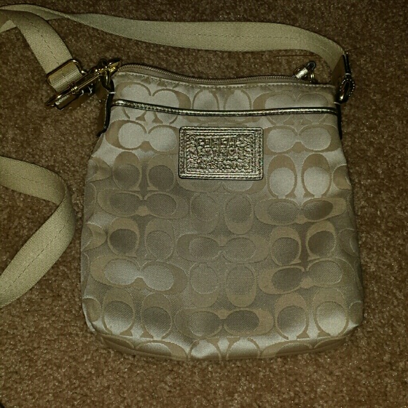 Gold coach - Picture 1 of 1