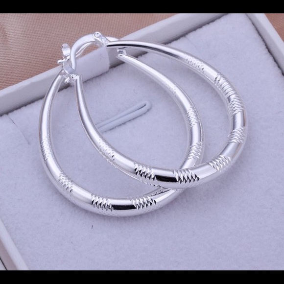 Accessories - Silver Loop Earrings
