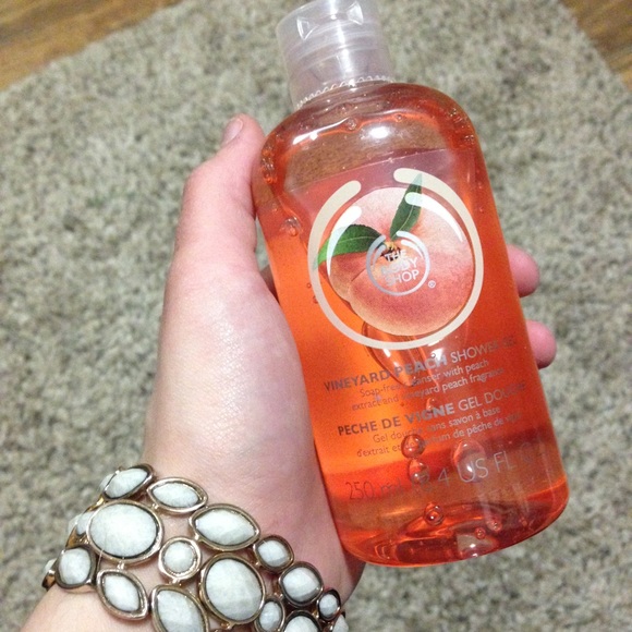 NWOT The Body Shop Peach Shower Gel
