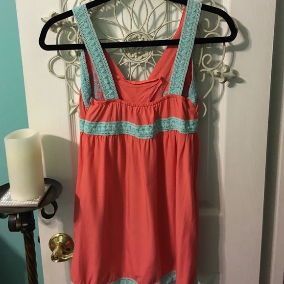 Adorable top - Picture 2 of 3