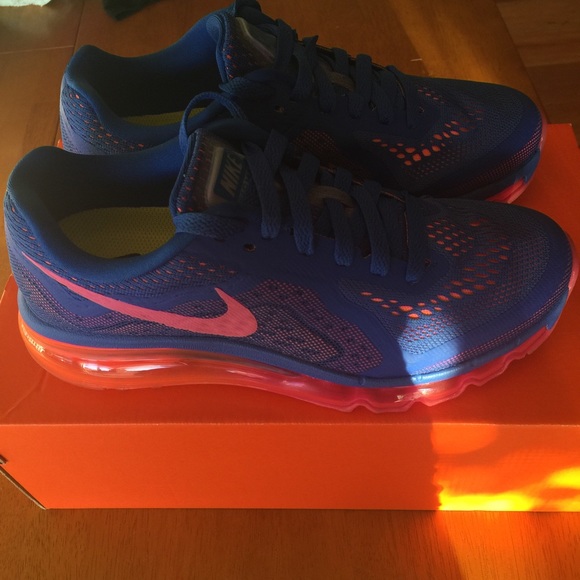 NIKE AIR MAX