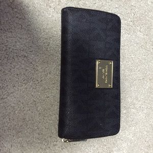 MICHAEL KORS MK WALLET BLACK WITH GOLD HARDWARE