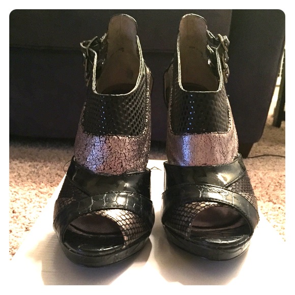 Aldo black &* pewter peep toe pumps