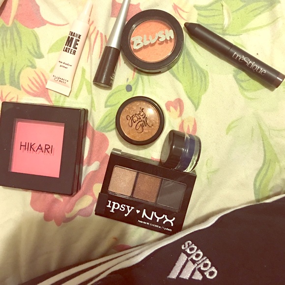 Makeup samples collection bundle