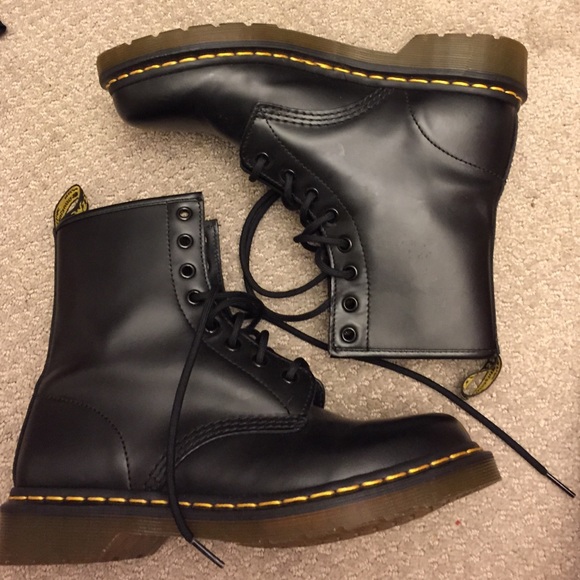 🆕Martens. Never Worn. Size 8🆕