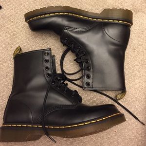 🆕Martens. Never Worn. Size 8🆕