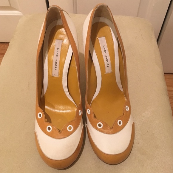 Marc Jacobs leather pumps