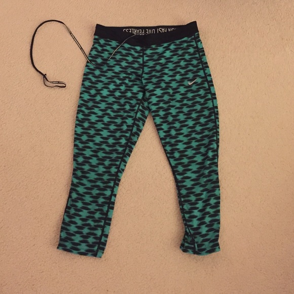 Nike workout crops